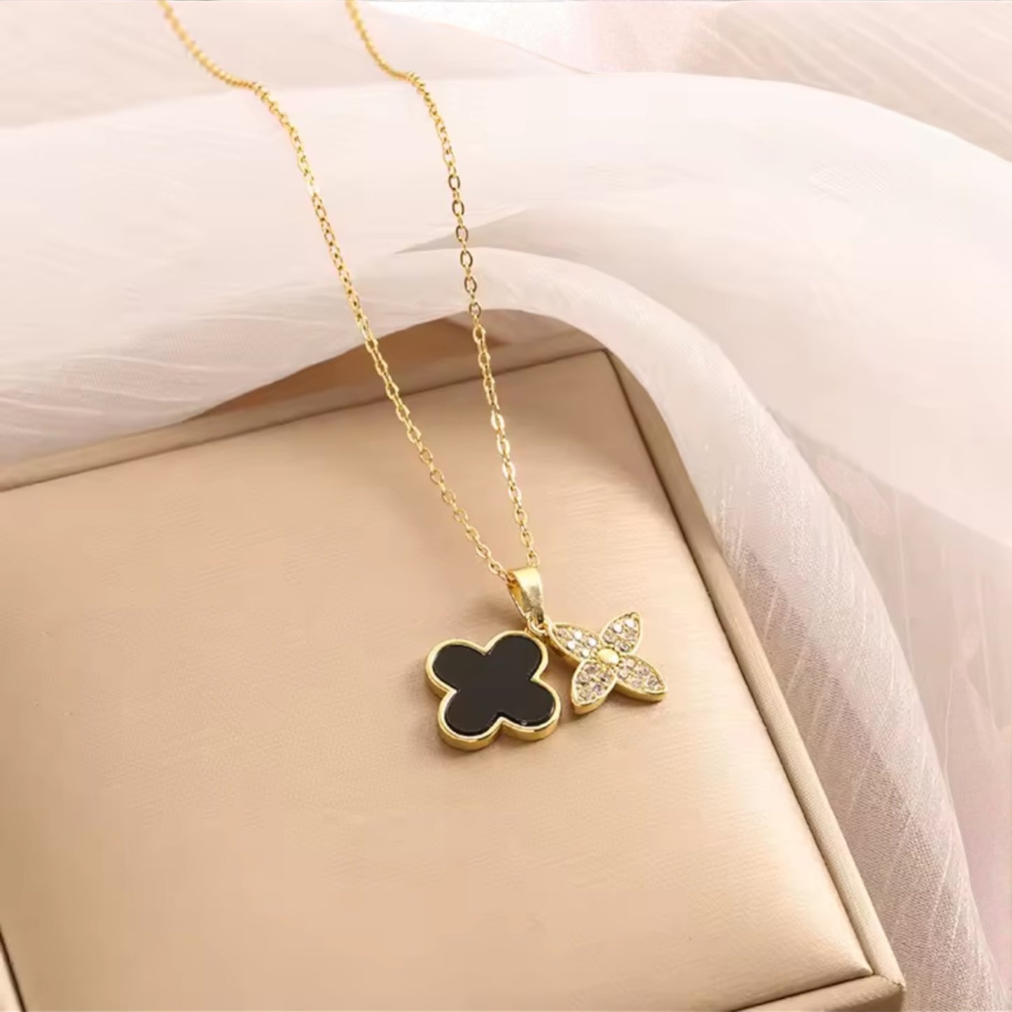 NOIRÉ BLOOM Halskette